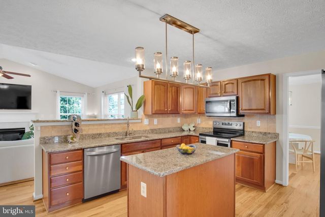 665 CLYDESDALE DR, York, PA 17402