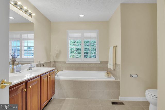 665 CLYDESDALE DR, York, PA 17402