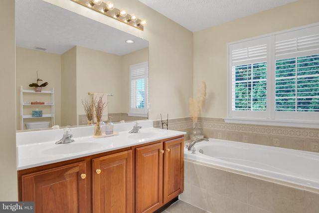665 CLYDESDALE DR, York, PA 17402