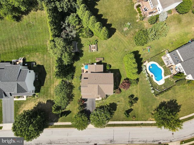 665 CLYDESDALE DR, York, PA 17402
