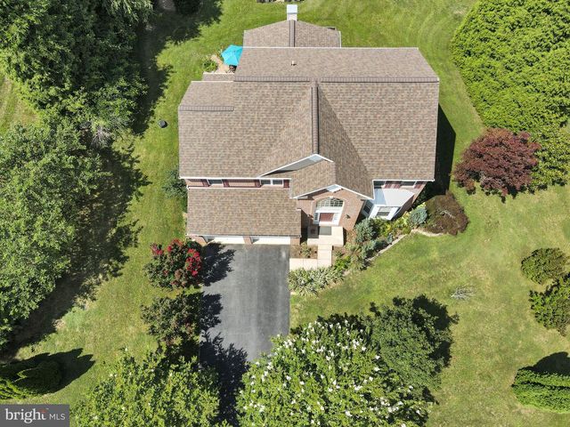 665 CLYDESDALE DR, York, PA 17402