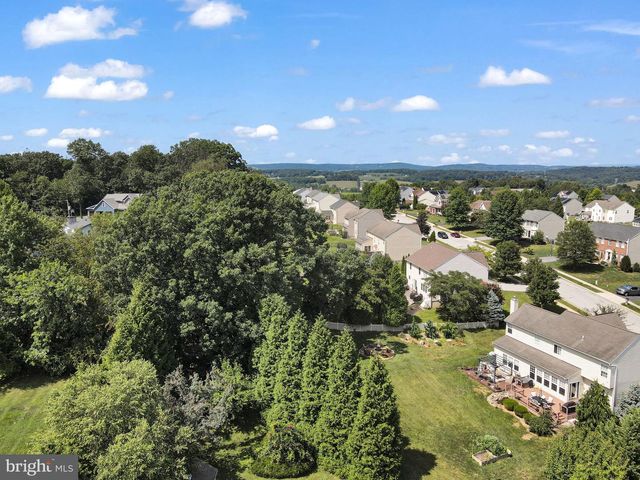 665 CLYDESDALE DR, York, PA 17402