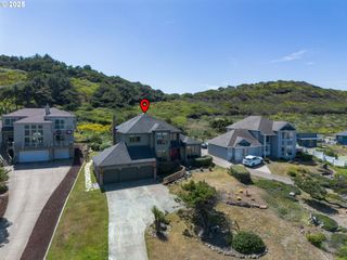 557 Nw 54TH St, Newport, OR 97365