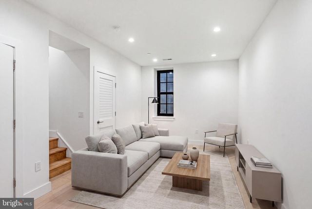 209 E WILDEY ST, Philadelphia, PA 19125