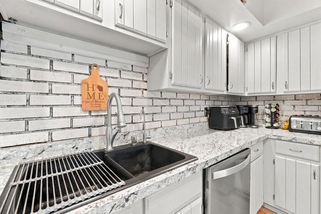 N65W28506 Fairlane DRIVE, Hartland, WI 53029
