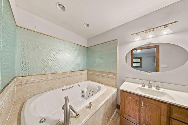N65W28506 Fairlane DRIVE, Hartland, WI 53029