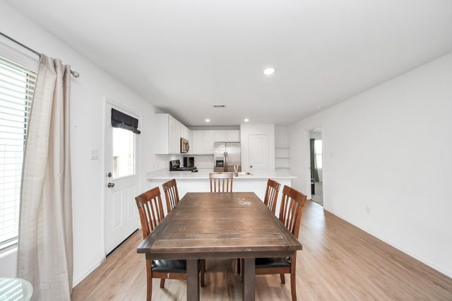 9206 Burnet Fields Drive, Baytown, TX 77521