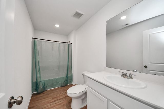 9206 Burnet Fields Drive, Baytown, TX 77521