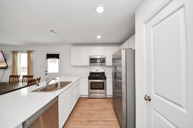 9206 Burnet Fields Drive, Baytown, TX 77521