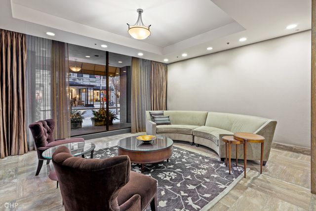 40 E Delaware Place 1204, Chicago, IL 60611