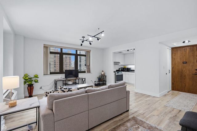 40 E Delaware Place 1204, Chicago, IL 60611