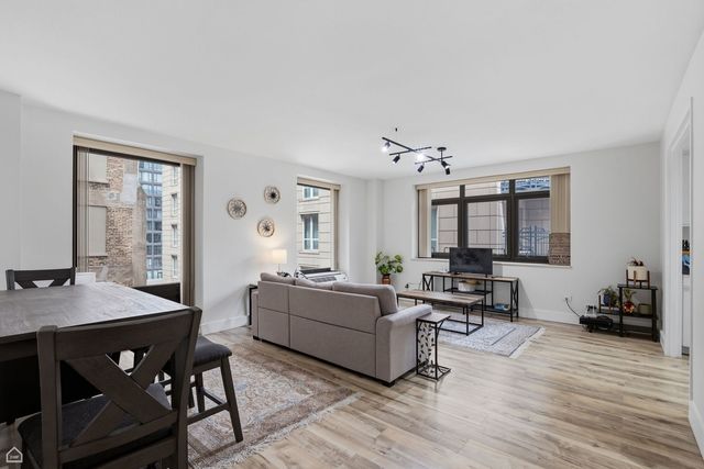 40 E Delaware Place 1204, Chicago, IL 60611