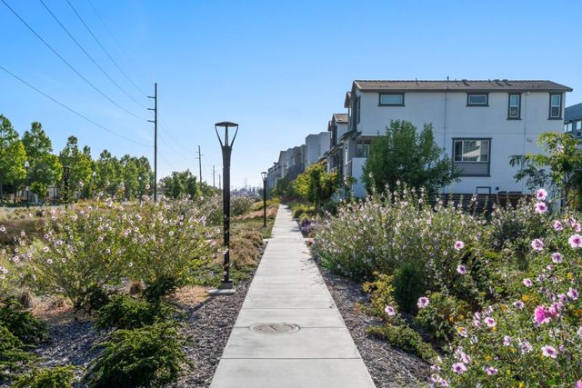 2835 5th Street, Alameda, CA 94501