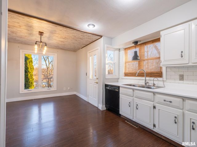 2216 CORDOVA Court, Pekin, IL 61554