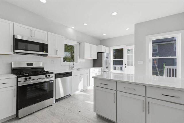 7 Myrtle St, Middleboro, MA 02346