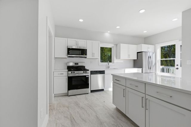 7 Myrtle St, Middleboro, MA 02346