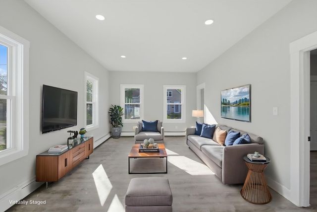 7 Myrtle St, Middleboro, MA 02346