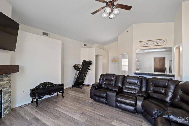 9116 Chattaroy Street, Bakersfield, CA 93312