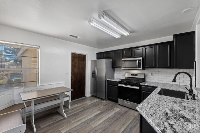 9116 Chattaroy Street, Bakersfield, CA 93312