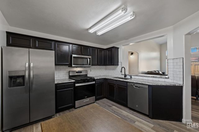 9116 Chattaroy Street, Bakersfield, CA 93312