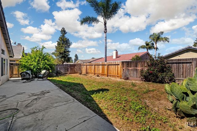 9116 Chattaroy Street, Bakersfield, CA 93312