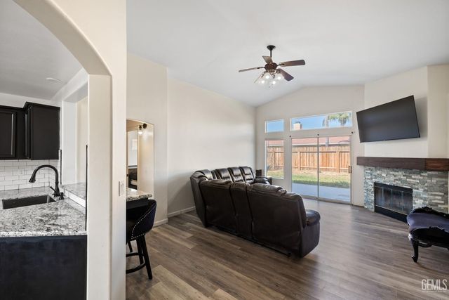 9116 Chattaroy Street, Bakersfield, CA 93312