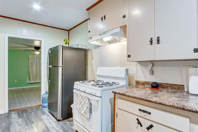 913 Maple Avenue, Pasadena, TX 77506