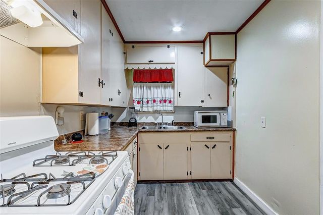 913 Maple Avenue, Pasadena, TX 77506