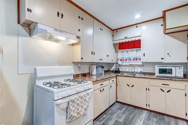 913 Maple Avenue, Pasadena, TX 77506