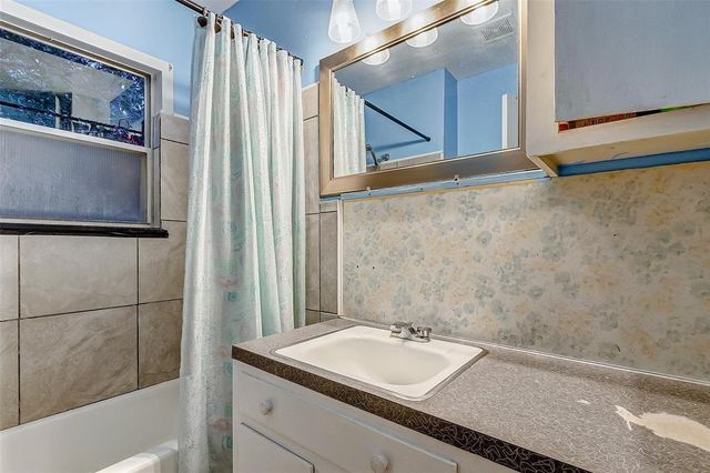 913 Maple Avenue, Pasadena, TX 77506