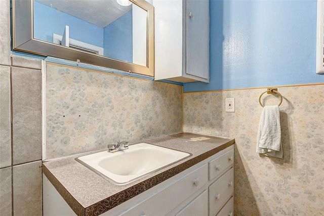 913 Maple Avenue, Pasadena, TX 77506