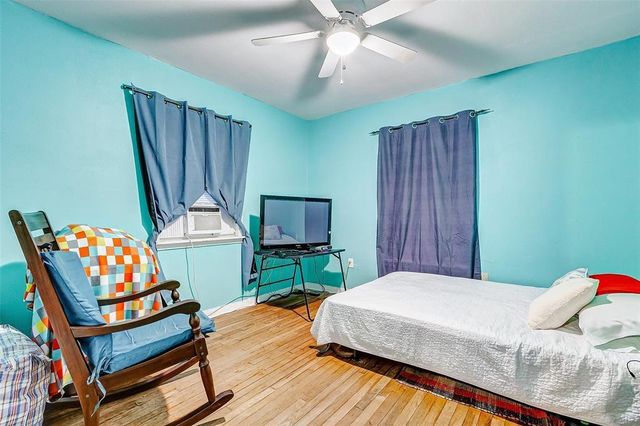 913 Maple Avenue, Pasadena, TX 77506