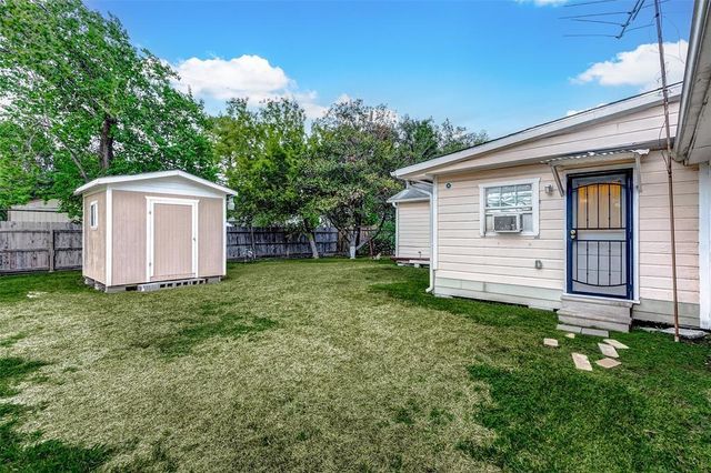 913 Maple Avenue, Pasadena, TX 77506