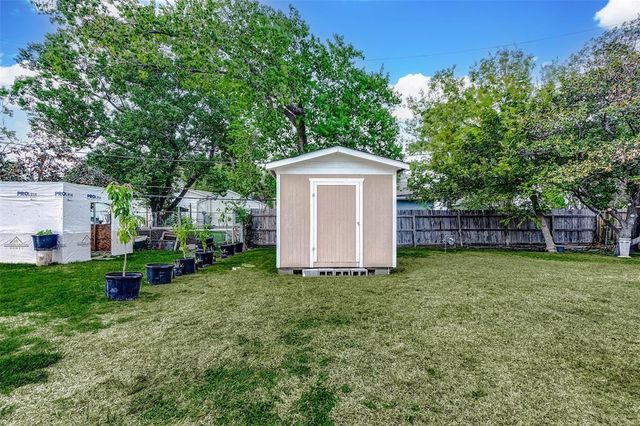 913 Maple Avenue, Pasadena, TX 77506
