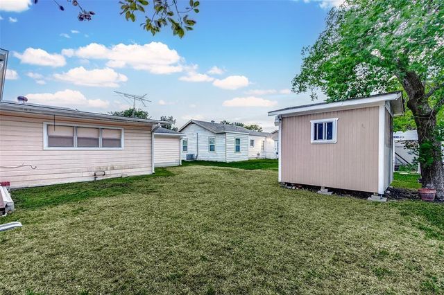 913 Maple Avenue, Pasadena, TX 77506