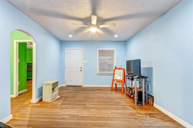 913 Maple Avenue, Pasadena, TX 77506