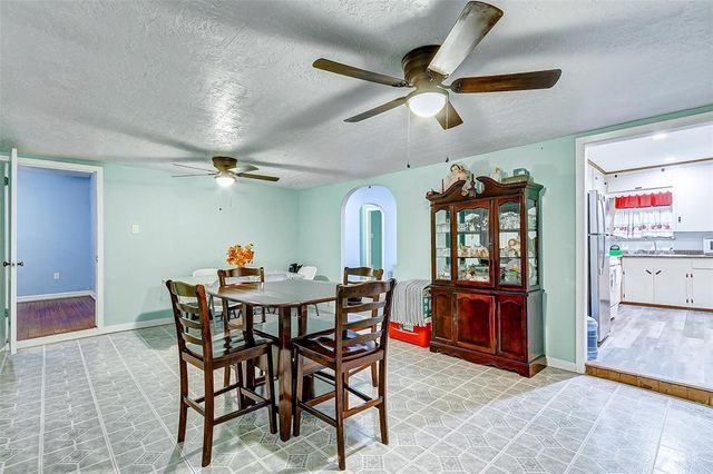 913 Maple Avenue, Pasadena, TX 77506