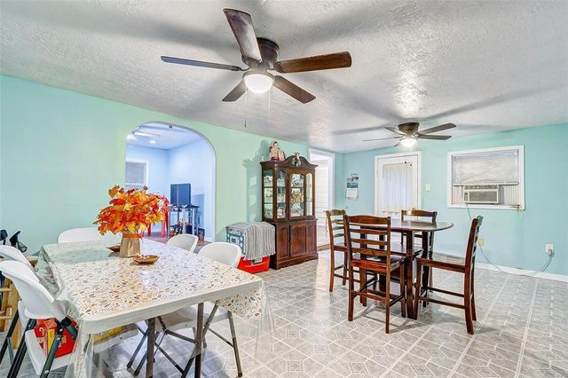 913 Maple Avenue, Pasadena, TX 77506