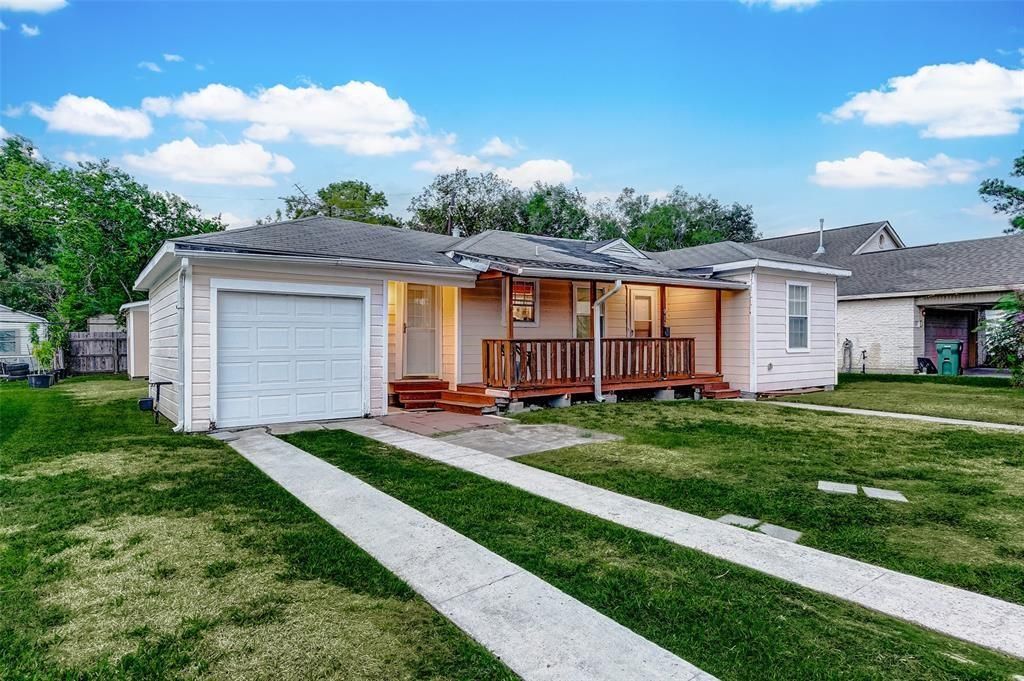 913 Maple Avenue, Pasadena, TX 77506