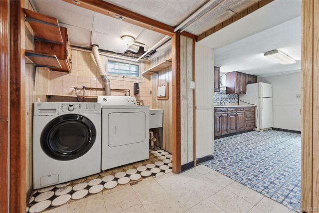 59 Central Avenue, Westbury, NY 11590
