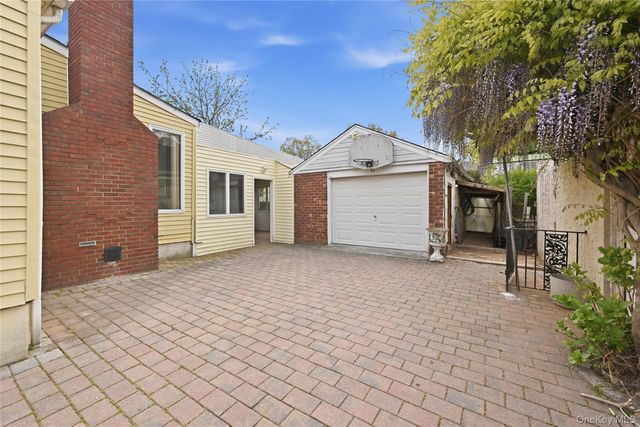 59 Central Avenue, Westbury, NY 11590