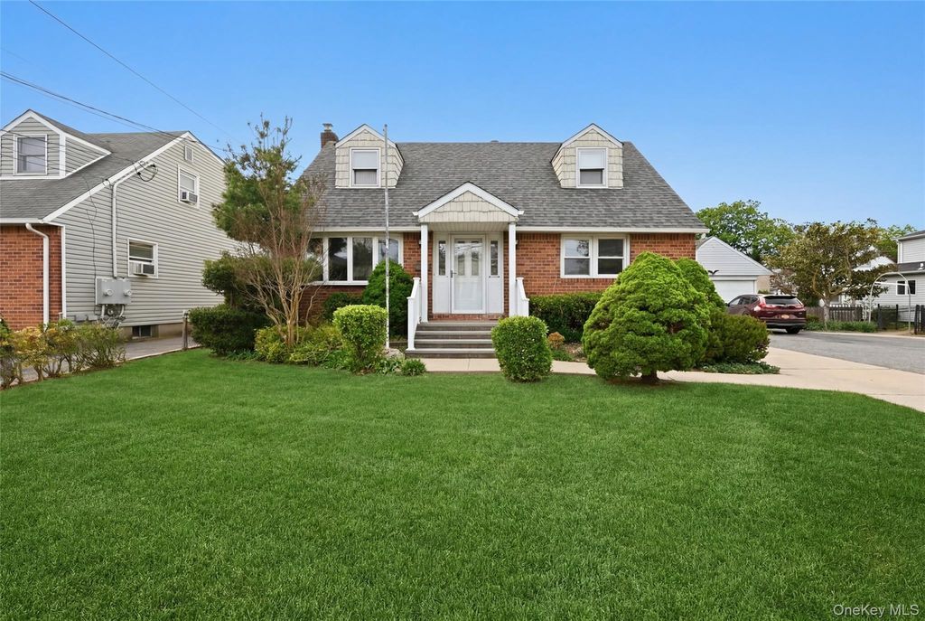 59 Central Avenue, Westbury, NY 11590