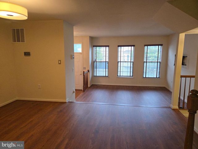 14635 SEASONS DR, Centreville, VA 20120