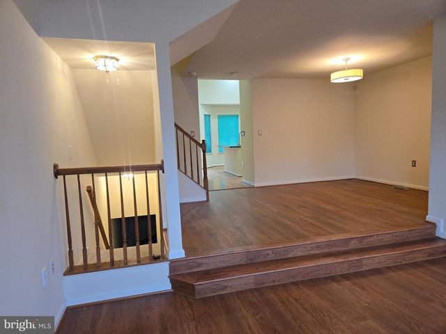 14635 SEASONS DR, Centreville, VA 20120