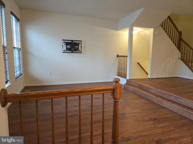 14635 SEASONS DR, Centreville, VA 20120