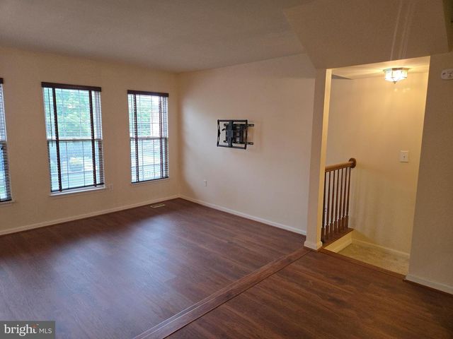 14635 SEASONS DR, Centreville, VA 20120