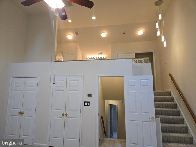 14635 SEASONS DR, Centreville, VA 20120