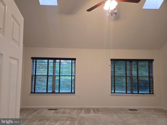 14635 SEASONS DR, Centreville, VA 20120
