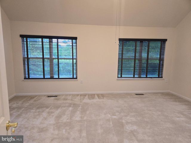 14635 SEASONS DR, Centreville, VA 20120