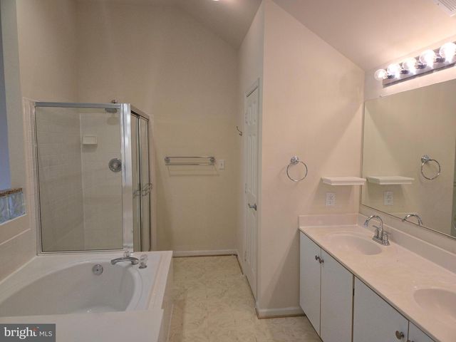 14635 SEASONS DR, Centreville, VA 20120